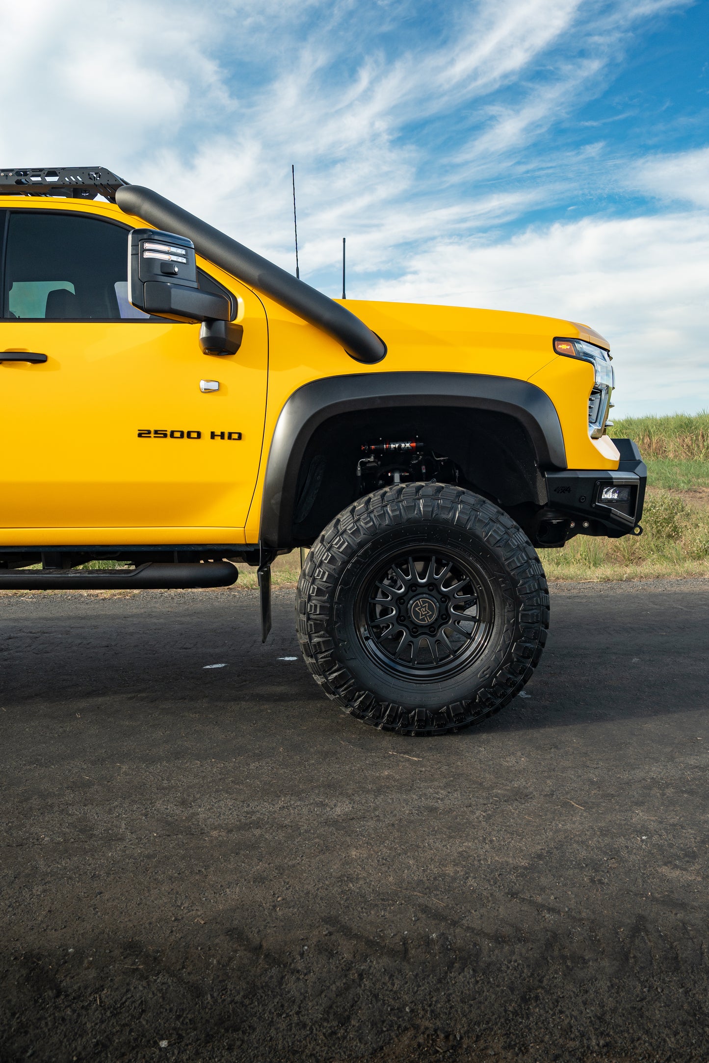 π¦
The Raven Bar Silverado 2500HD 24+