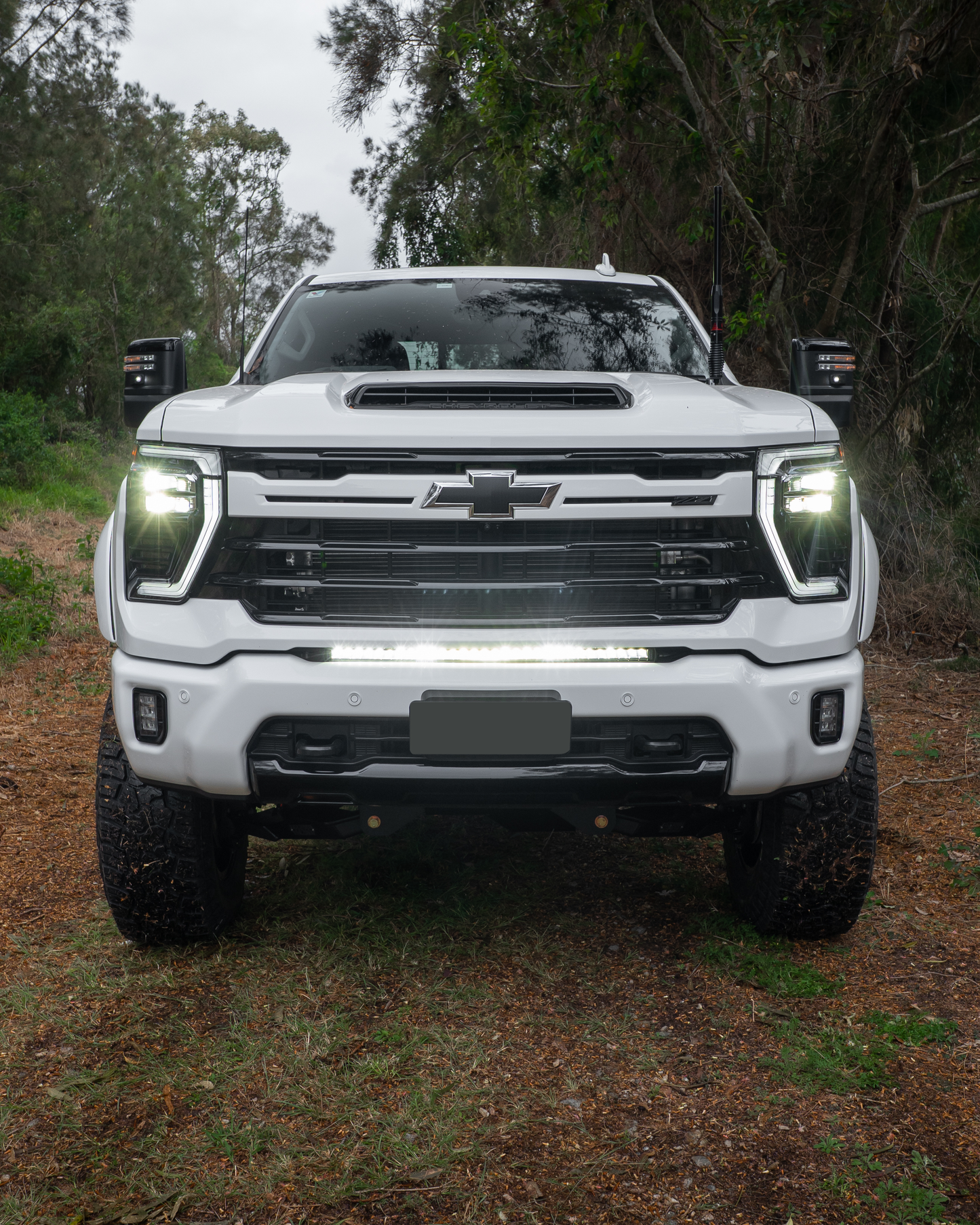 Silverado 2500HD Under-Grille LED Light Bar Kit