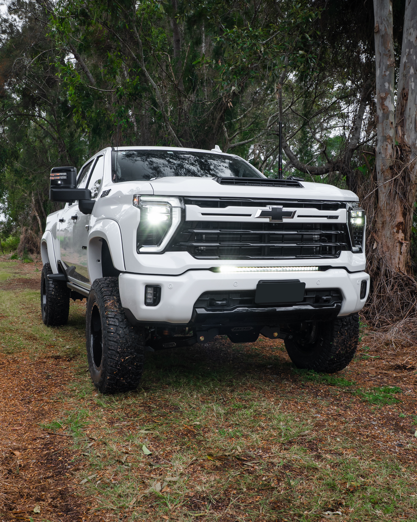 Silverado 2500HD Under-Grille LED Light Bar Kit